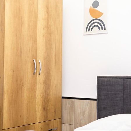 Tiny Cute Studio Near The City Center - 5 Min Walk 티라나 외부 사진