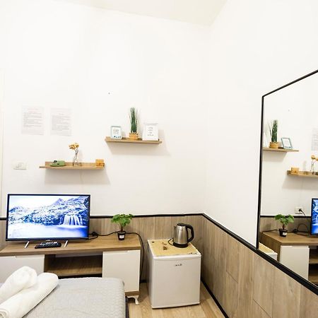 Tiny Cute Studio Near The City Center - 5 Min Walk 티라나 외부 사진