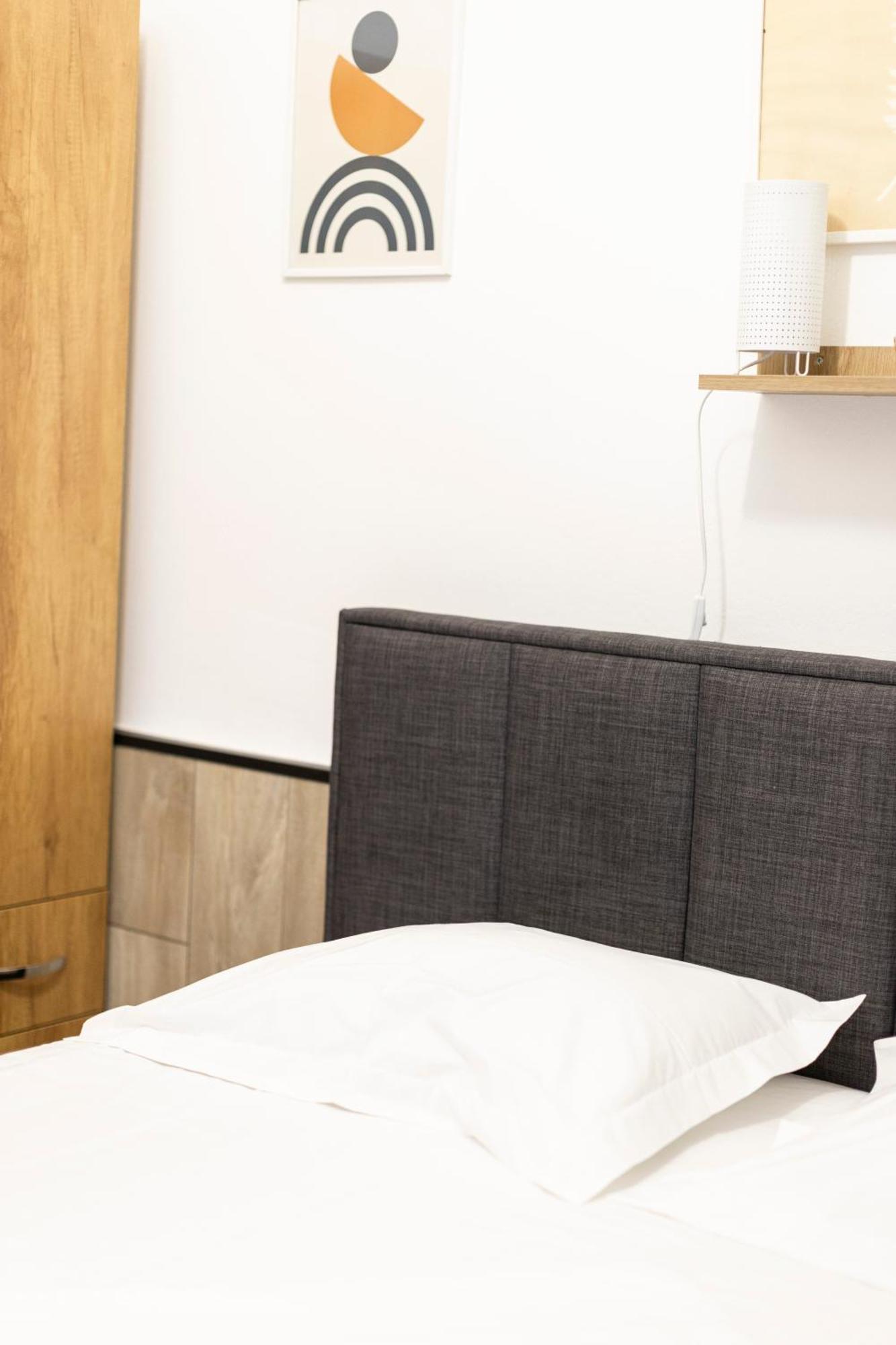 Tiny Cute Studio Near The City Center - 5 Min Walk 티라나 외부 사진