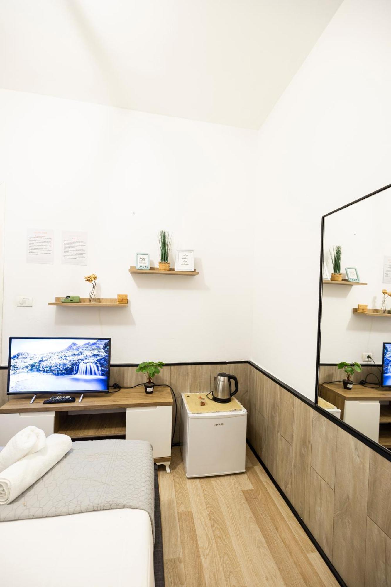 Tiny Cute Studio Near The City Center - 5 Min Walk 티라나 외부 사진
