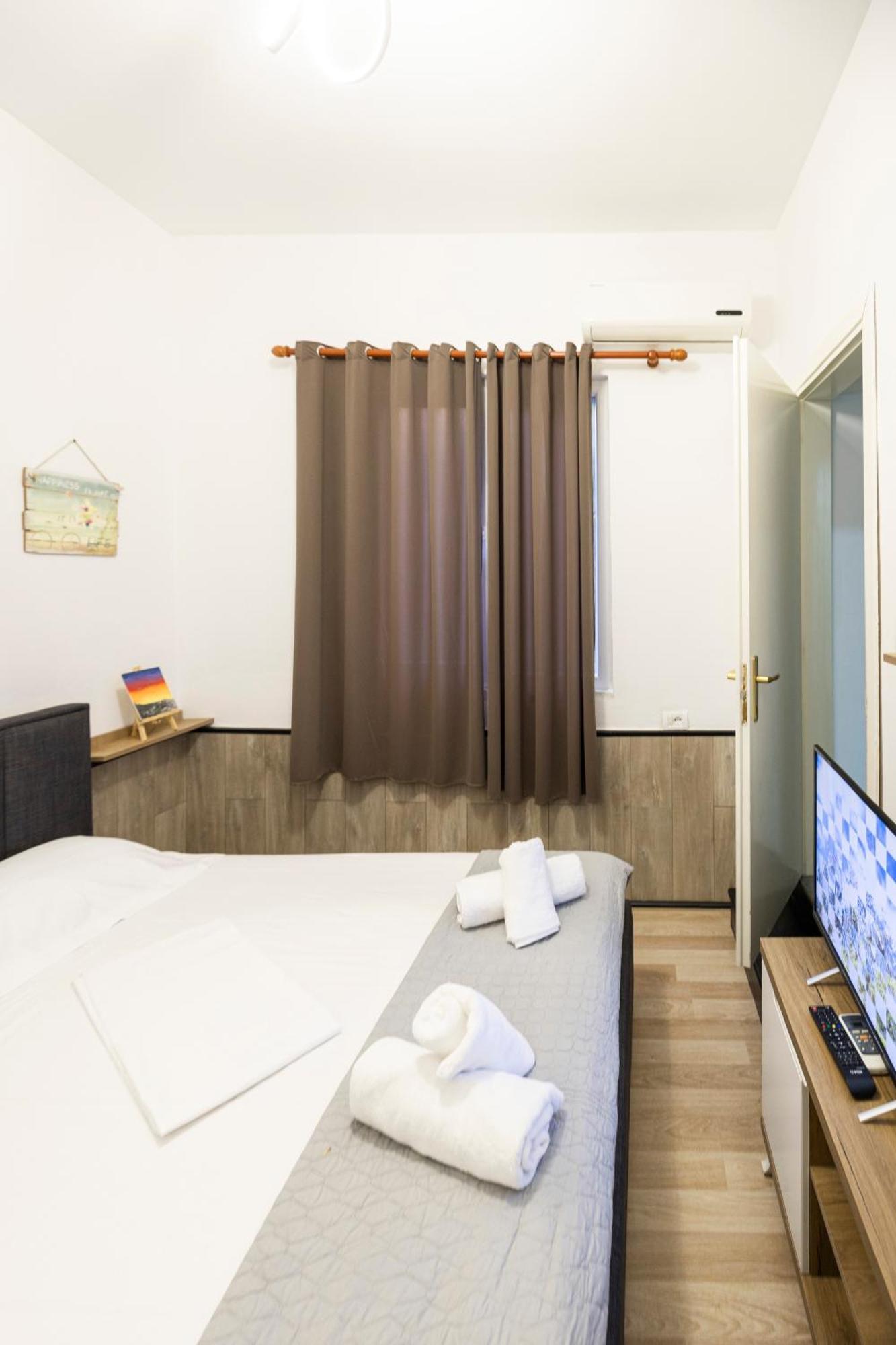 Tiny Cute Studio Near The City Center - 5 Min Walk 티라나 외부 사진