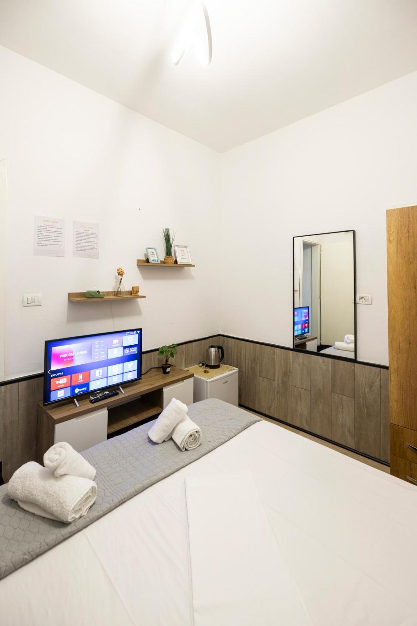 Tiny Cute Studio Near The City Center - 5 Min Walk 티라나 외부 사진